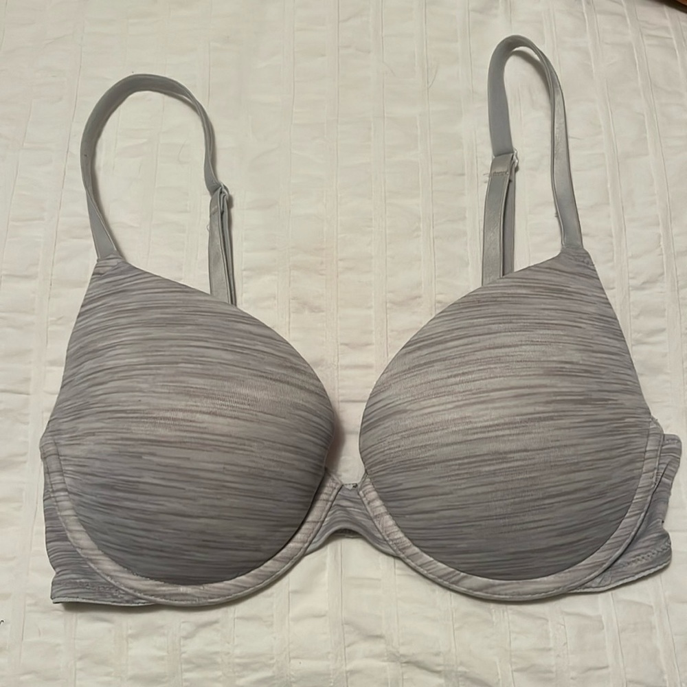 Victoria’s Secret pink wear everywhere push-up bra size 32C
